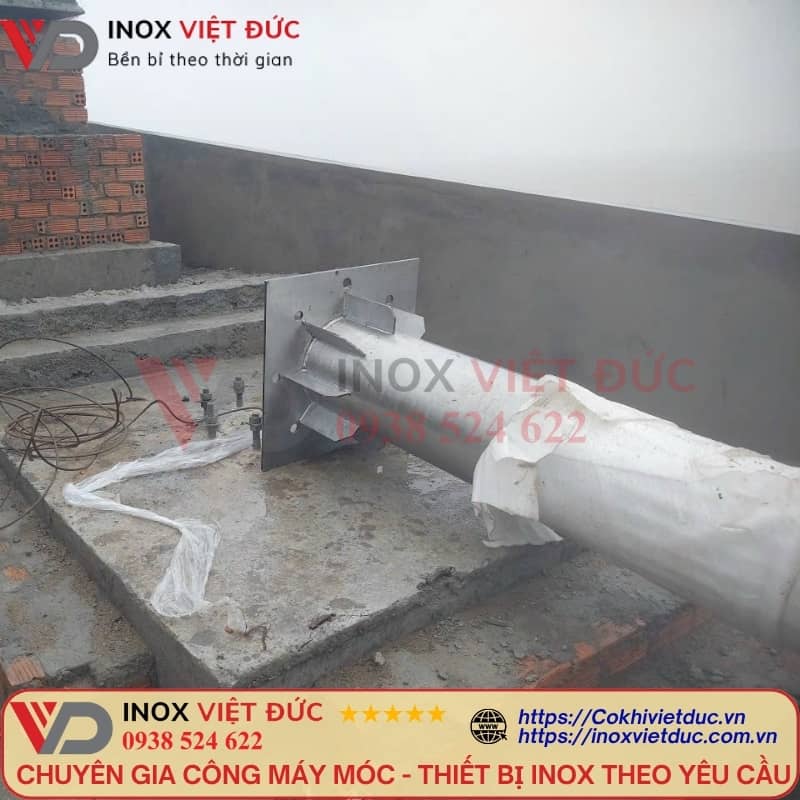 Móng bê tông chân cột cờ cơ quan