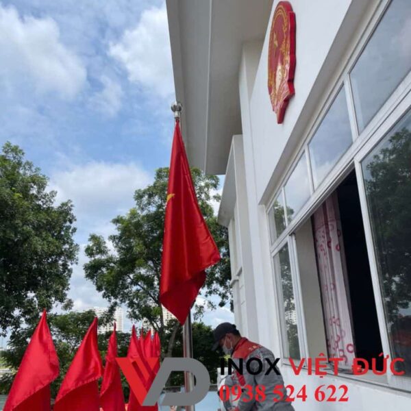 Cột cờ ủy ban