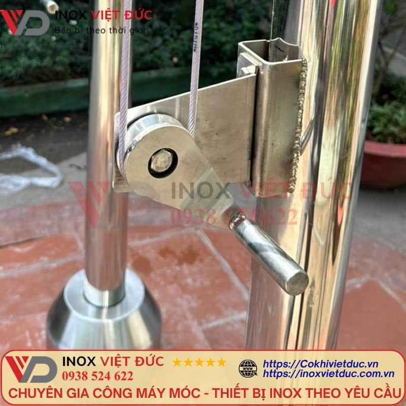Tay quay cột cờ inox ngoài trời